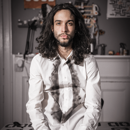 "BLENDING OUT" Button-up